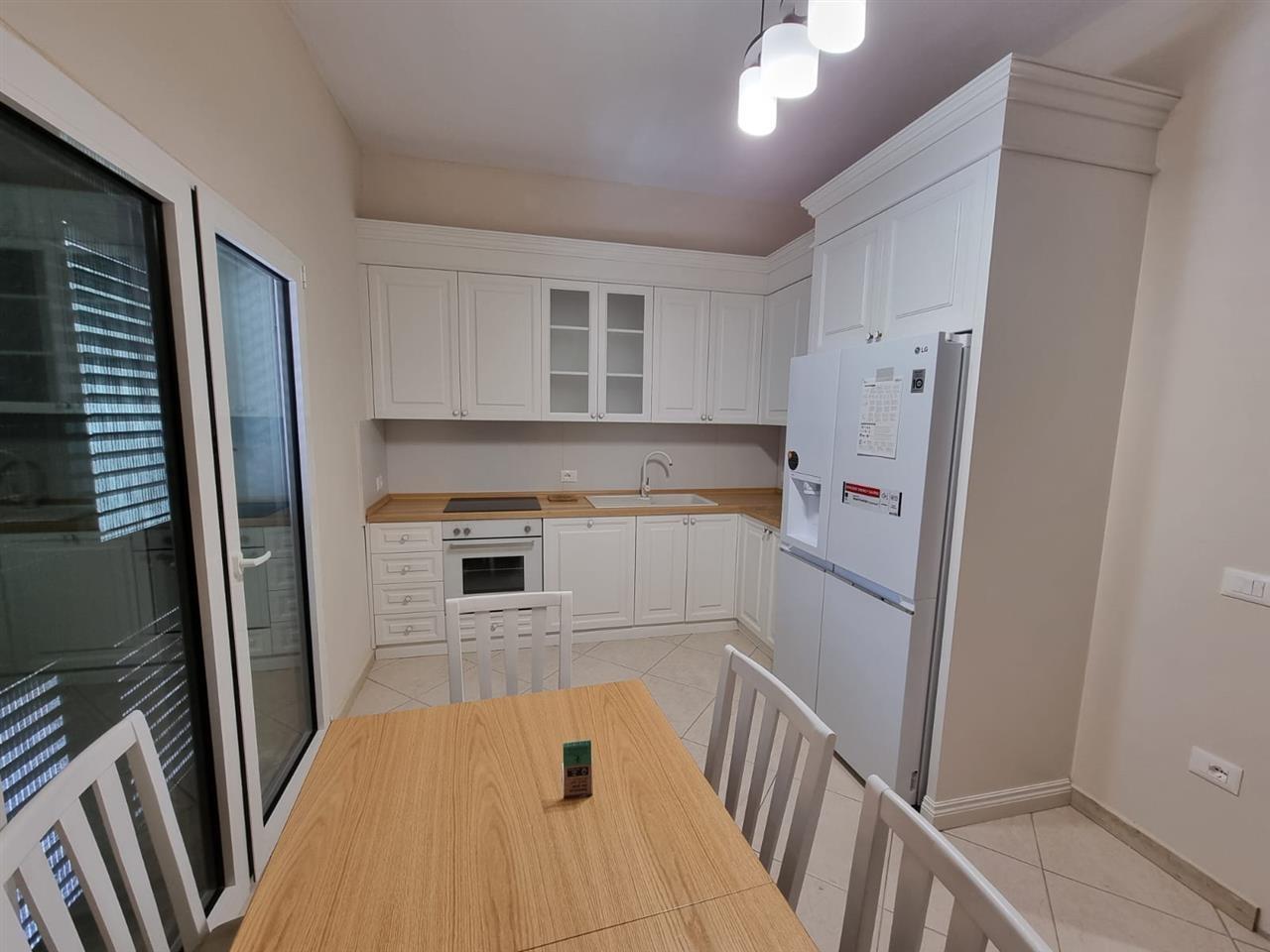 Apartament 3+1 me qira ne qender te Durresit