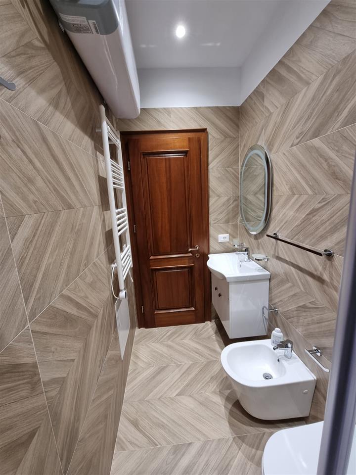 Apartament 3+1 me qira ne qender te Durresit