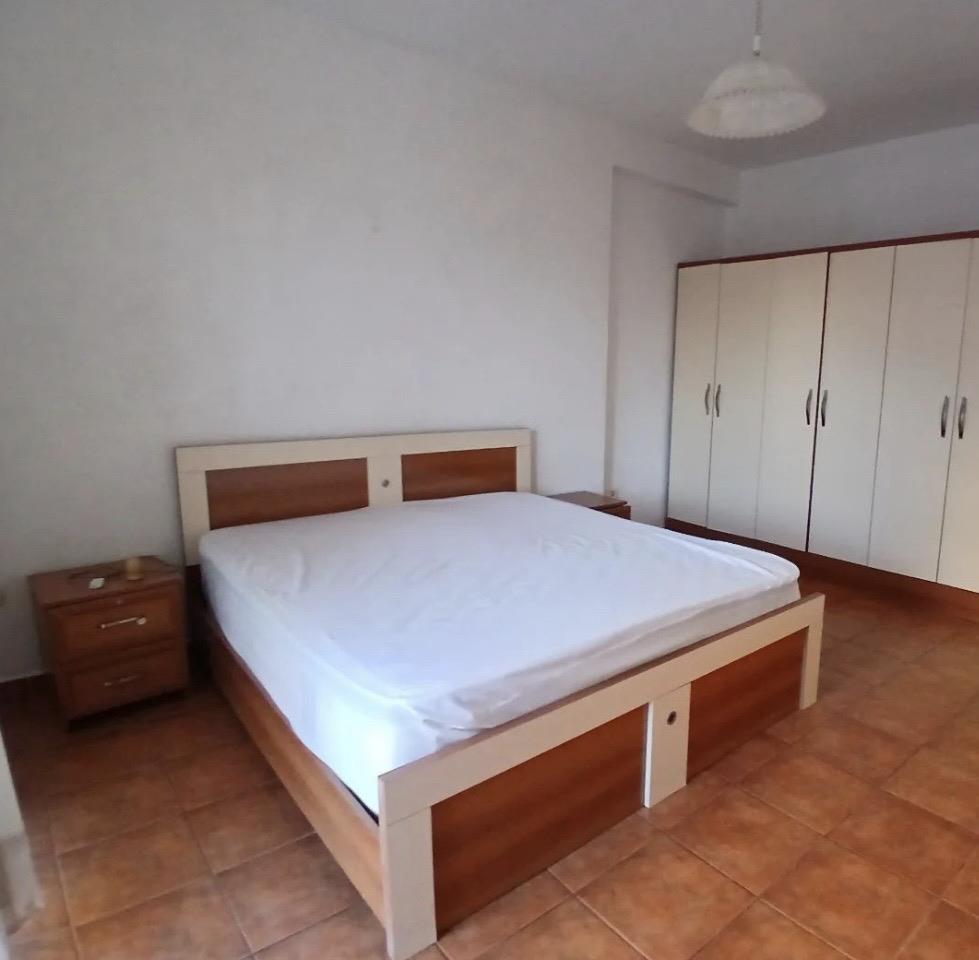 Jepet me qera apartament 1+1 i mobliluar
