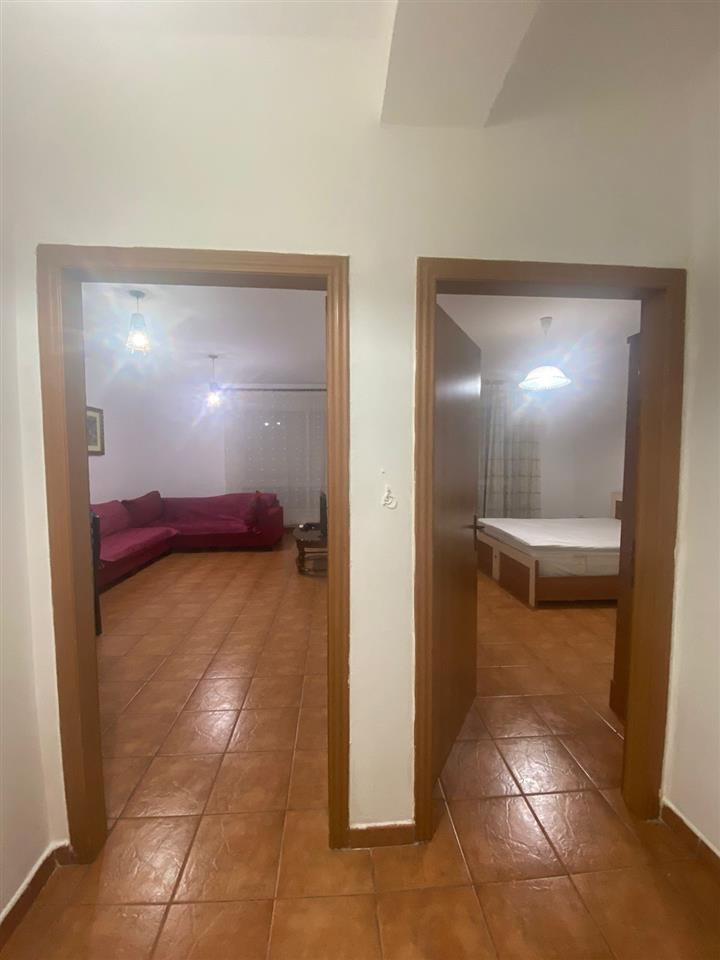 Jepet me qera apartament 1+1 i mobliluar