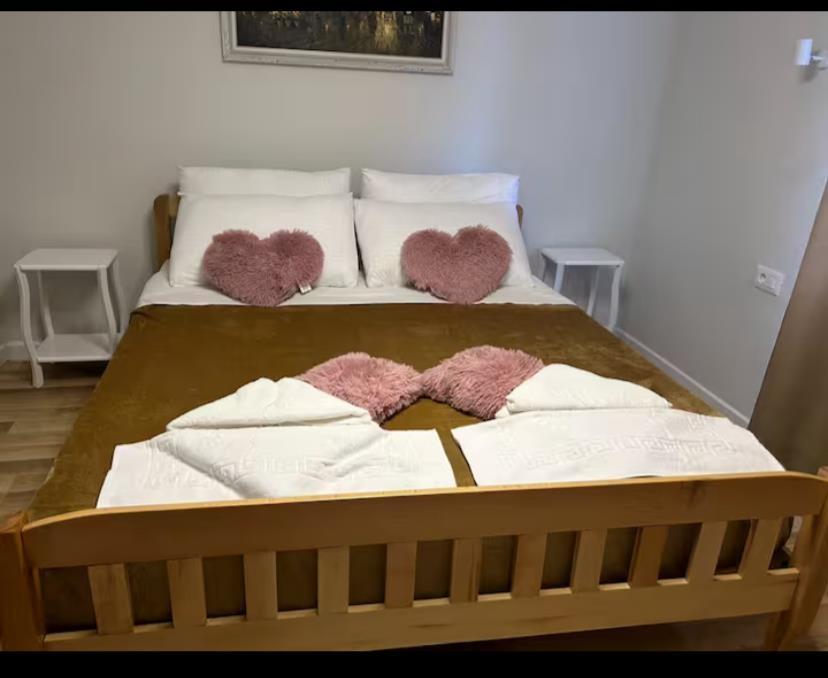 Apartament me qera shume pran qendres Tirane