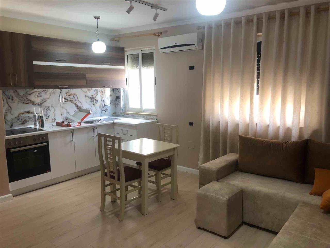 Jepet me qera apartament 2+1ne qender te Tiranes