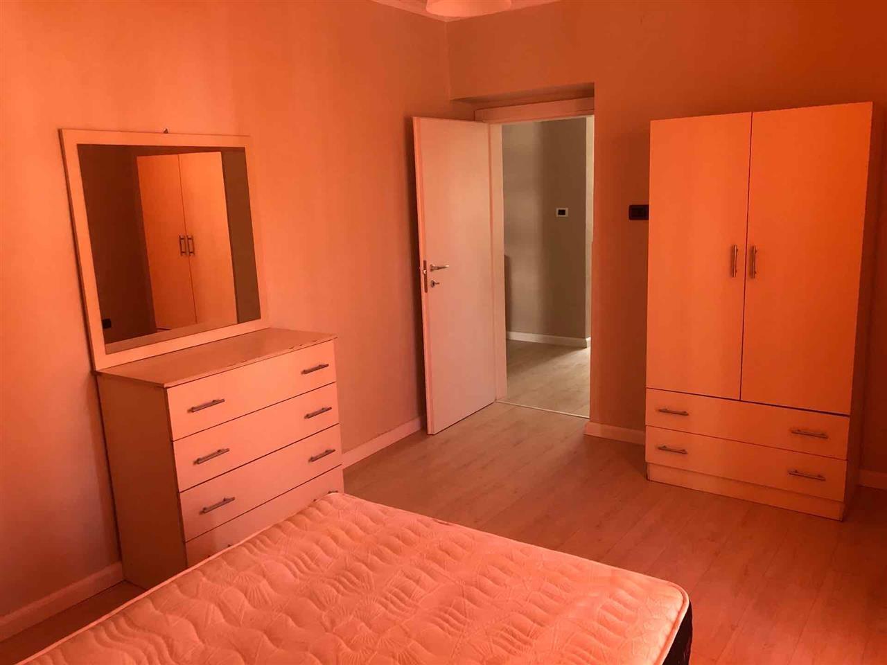 Jepet me qera apartament 2+1ne qender te Tiranes