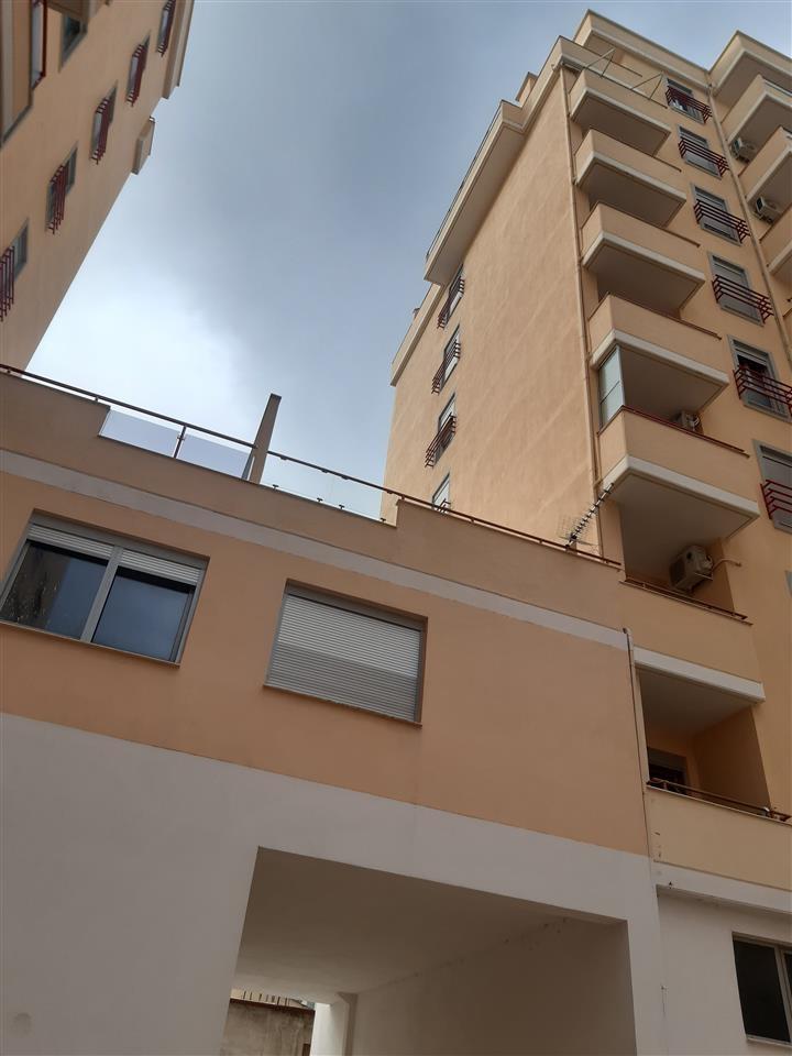 Jepet me qera afat gjat Apartamenti,Kati 6