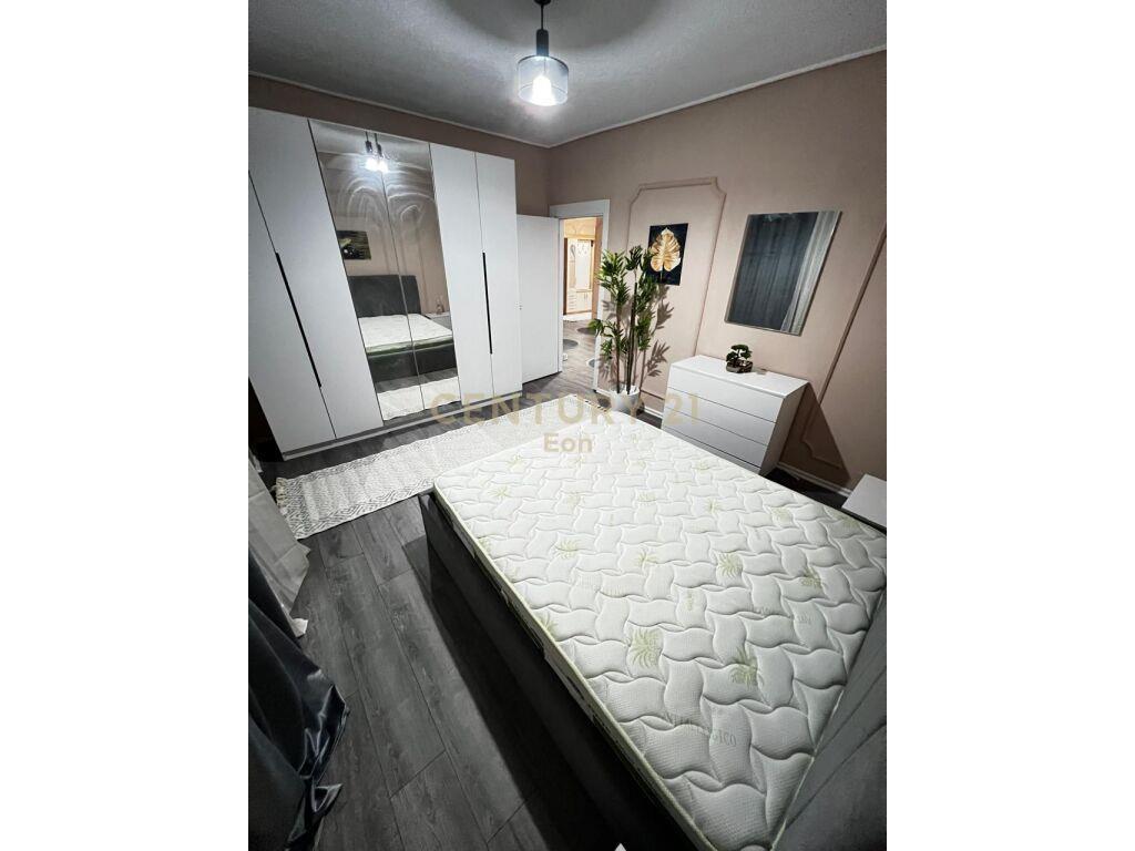 SHITET APARTAMENT 2+1 ME VERANDE , ISH URT DURRES !