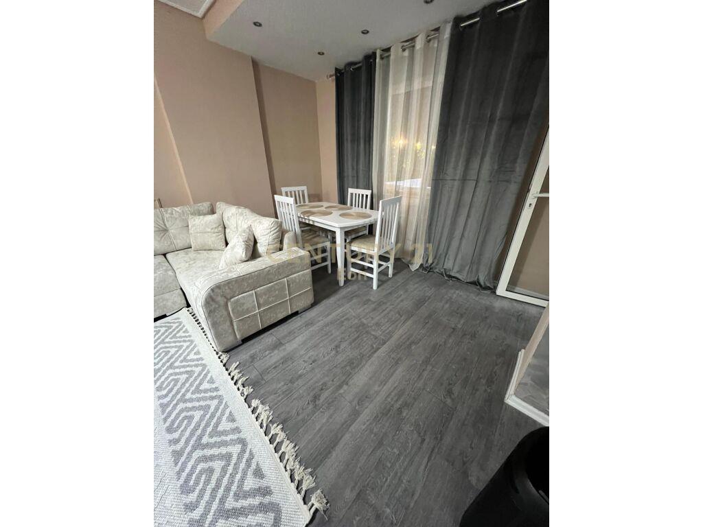SHITET APARTAMENT 2+1 ME VERANDE , ISH URT DURRES !