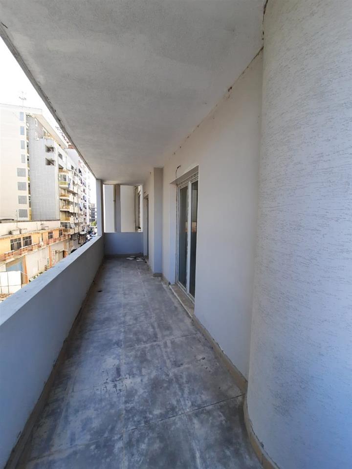 Apartament 2+1 ne shitje // 800 euro/m2 // Stacioni i trenit