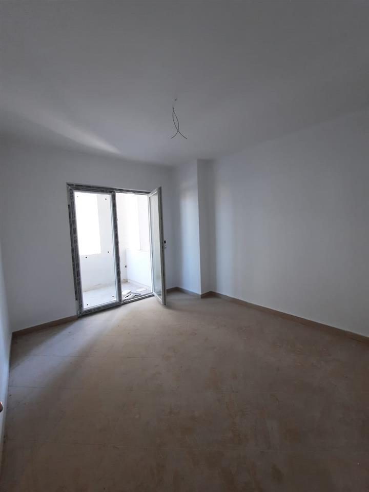Apartament 2+1 ne shitje // 800 euro/m2 // Stacioni i trenit