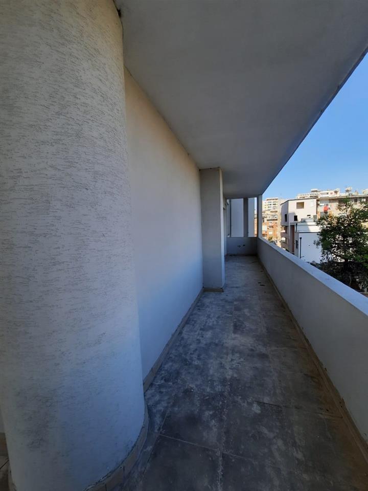 Apartament 2+1 ne shitje // 800 euro/m2 // Stacioni i trenit