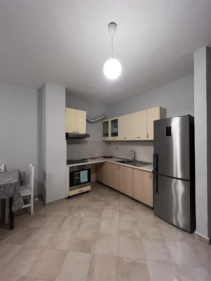 Jepet apartament me qera rrota kuqe Durrës