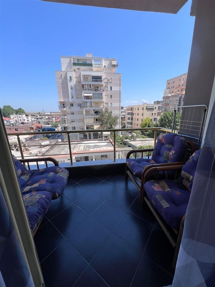 Jepet apartament me qera rrota kuqe Durrës