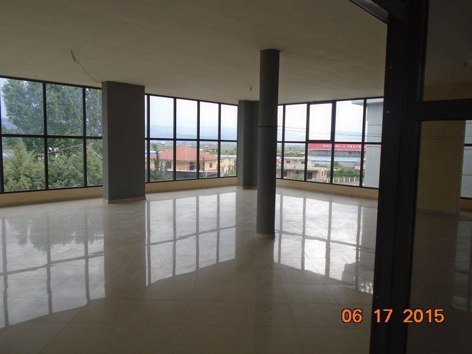 Shitet ose jepet, me qera ndertesa dy -kateshe