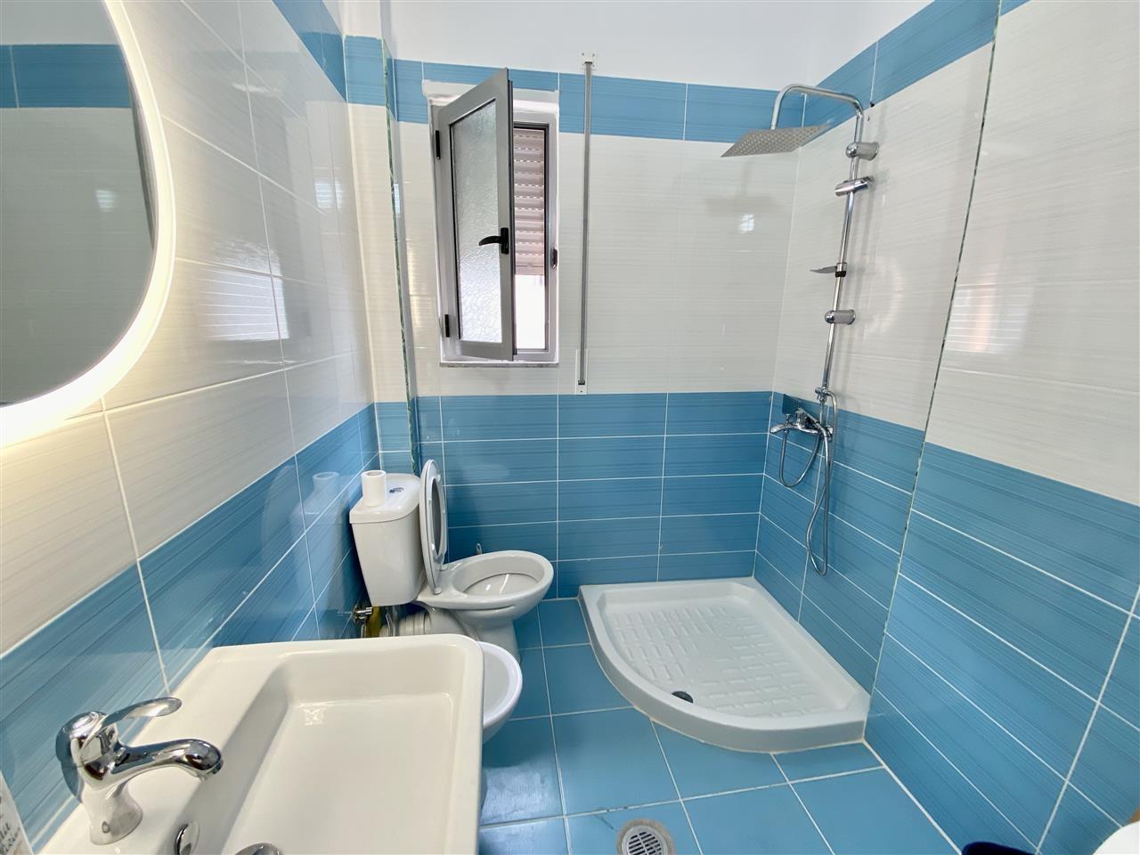 APARTAMENT 2+1 ME QERA DITORE/MUJORE NE LUNGOMARE