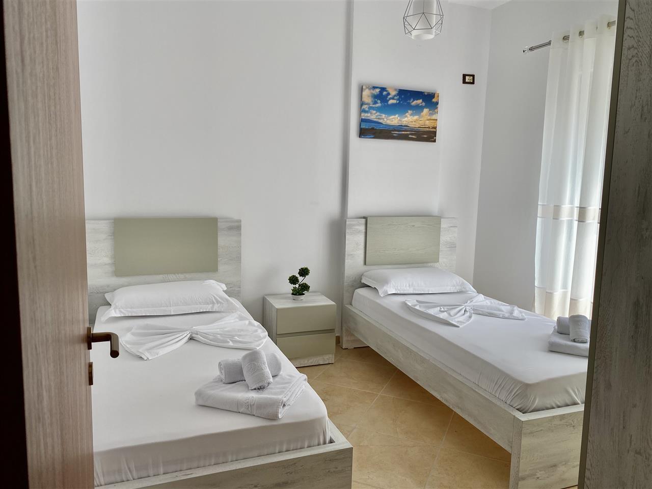 APARTAMENT 2+1 ME QERA DITORE/MUJORE NE LUNGOMARE
