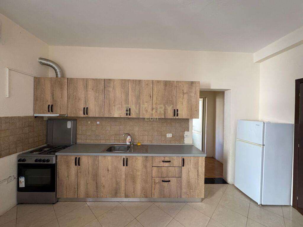 SHITET 2 APARTAMENTE 1+1 DHE 2+1 ME PAMJE DETI NE VOLLGA !!