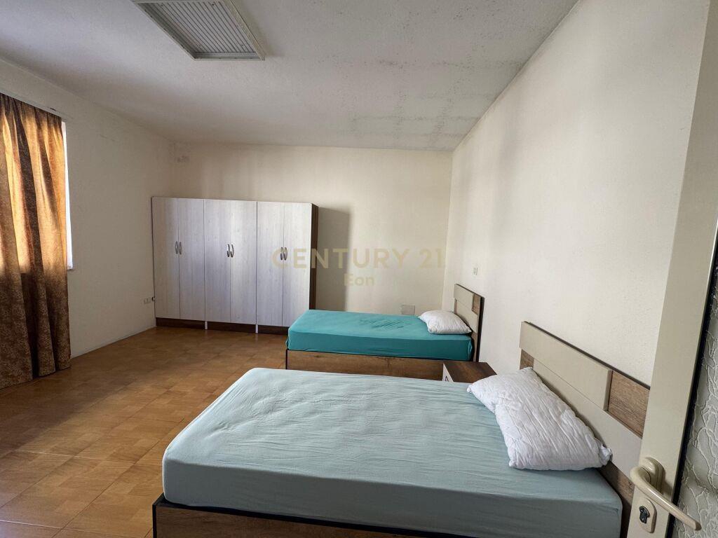 SHITET 2 APARTAMENTE 1+1 DHE 2+1 ME PAMJE DETI NE VOLLGA !!