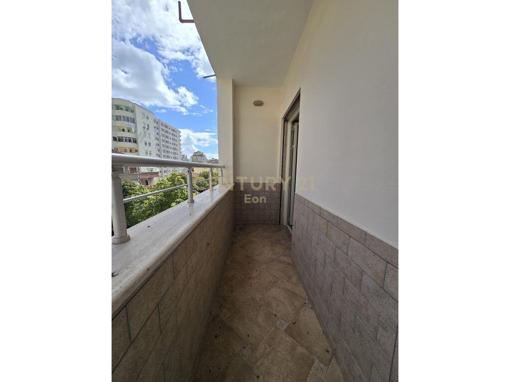 Shitet Apartament 2+1 në Durrës pranë Drejtorisë së Policisë