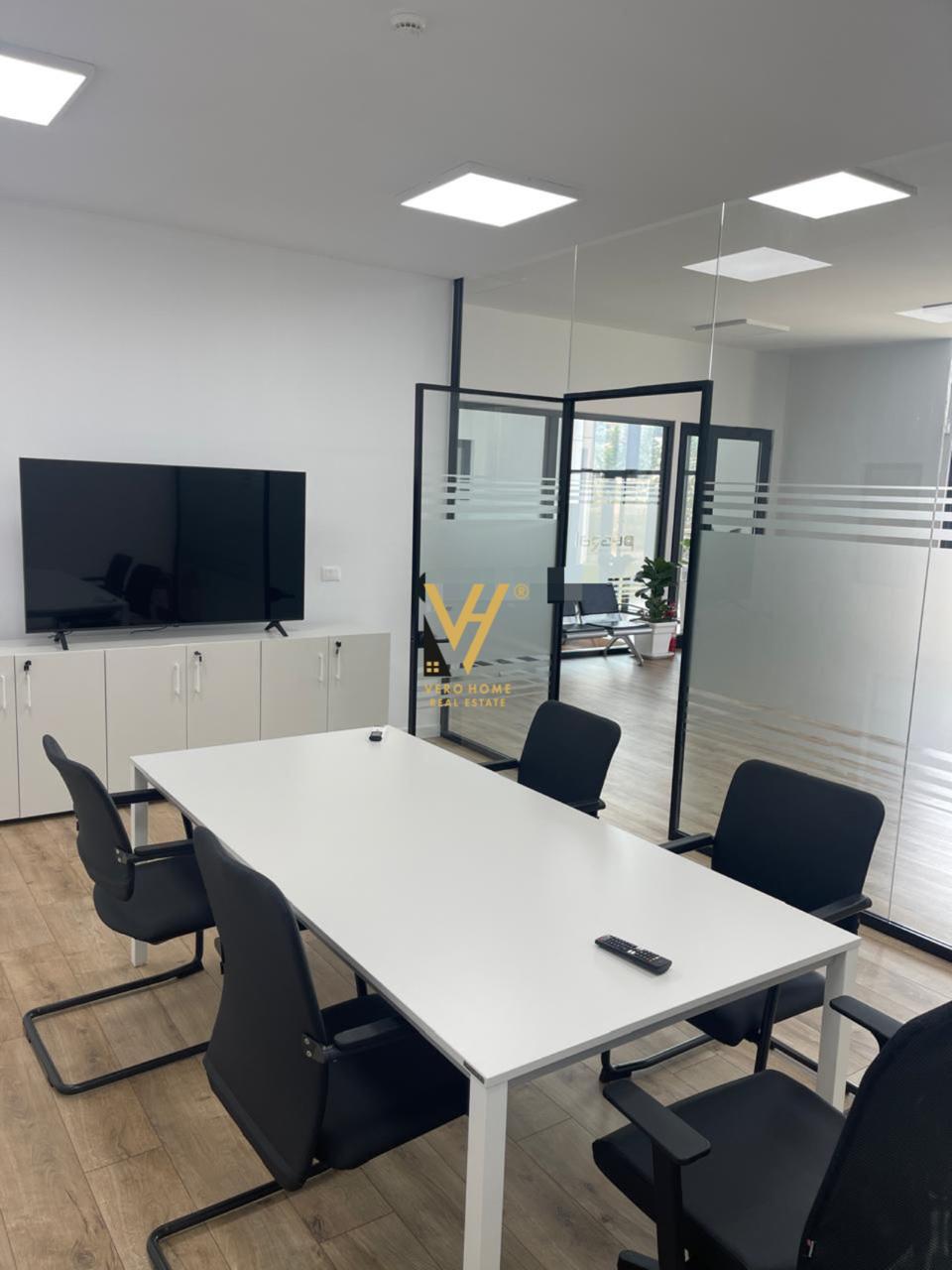 ZYRA 200 M2 ME QERA NE KASHAR 1.750 EURO