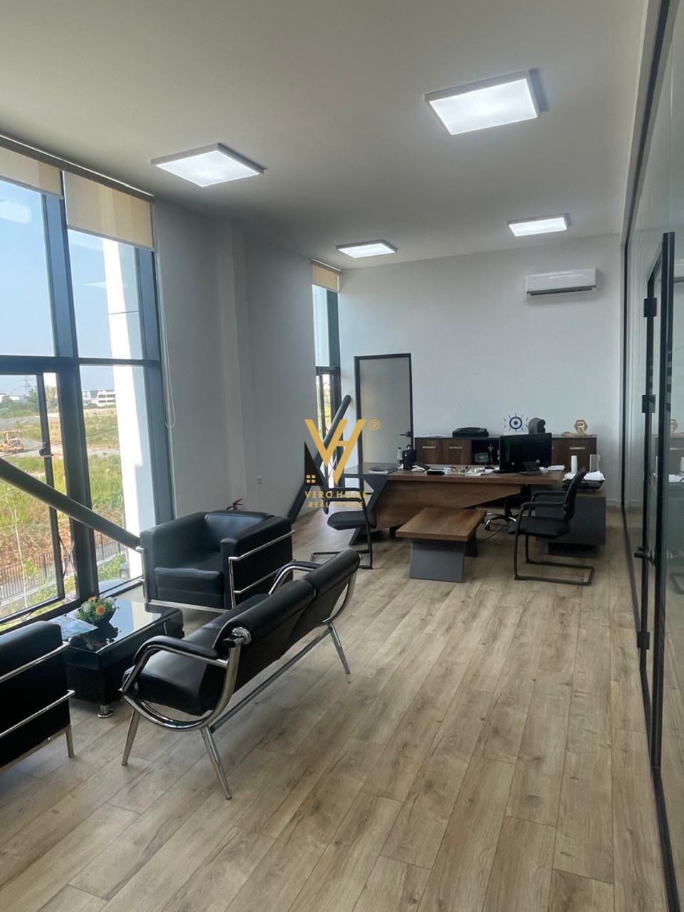 ZYRA 200 M2 ME QERA NE KASHAR 1.750 EURO