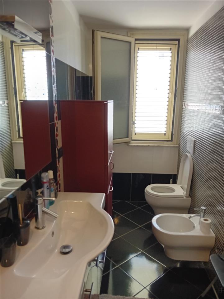 SHITET APARTAMENT 3+1 DURRES