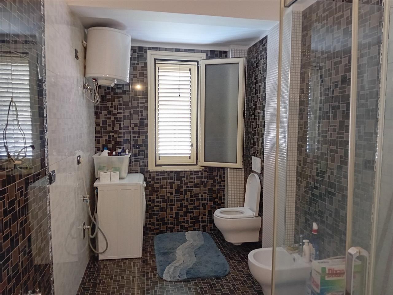 SHITET APARTAMENT 3+1 DURRES