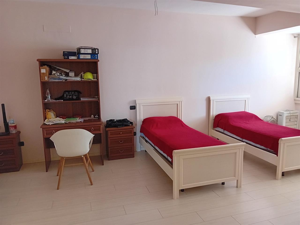 SHITET APARTAMENT 3+1 DURRES