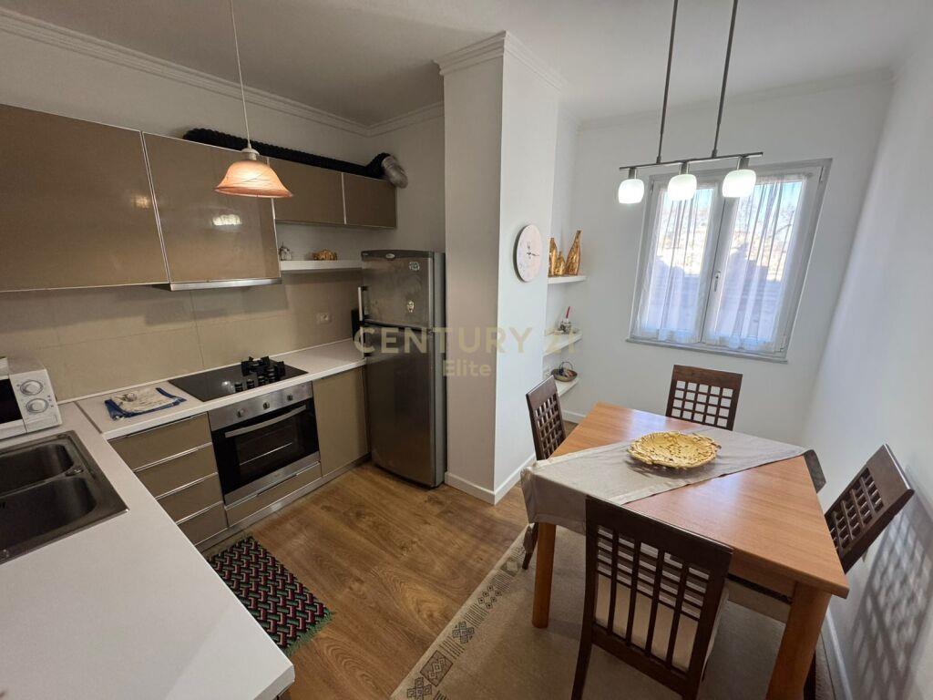 Qira Apartament 2+1+2 Pallatet Agimi €1300