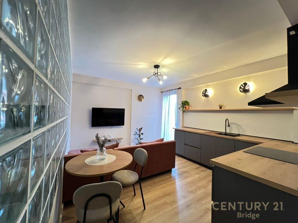 1 + 1 ME QIRA PRANE KOPSHTIT BOTANIK 600 € bridge105535