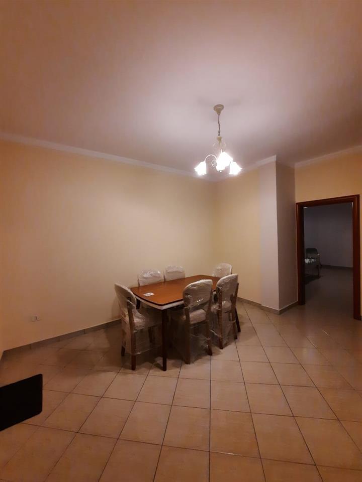 Apartament 2+1 per qera // 420 Euro