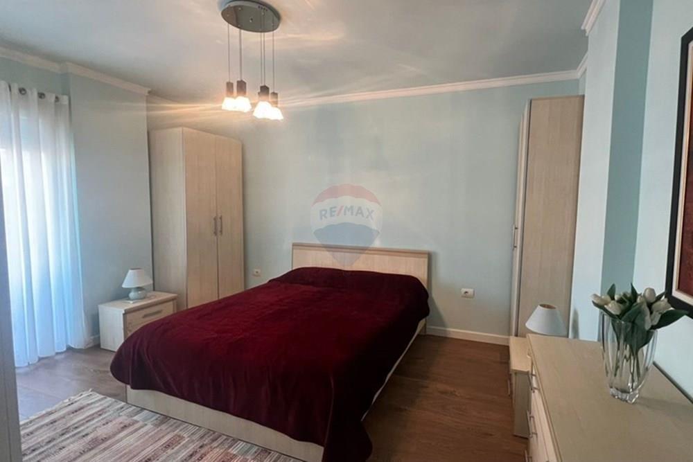 Jepet apartament 2+1+2 per qira ne Bllok !
