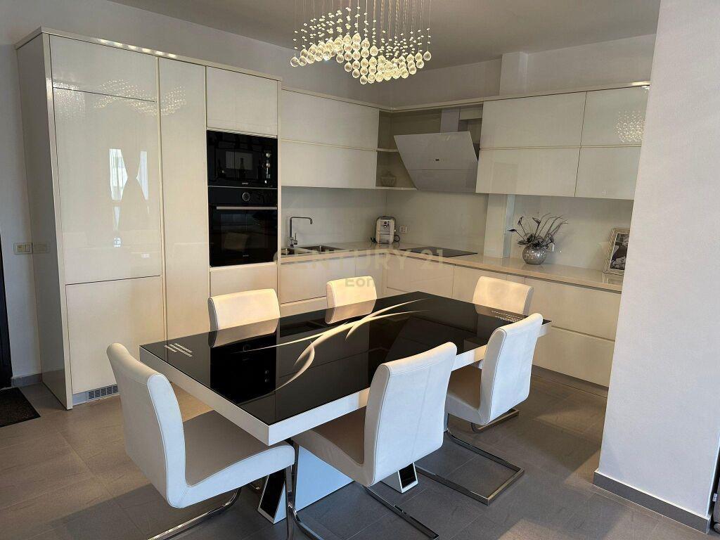 Apartament 2+1 me Qira prane Shkolles Eftali Koci, Durrës!