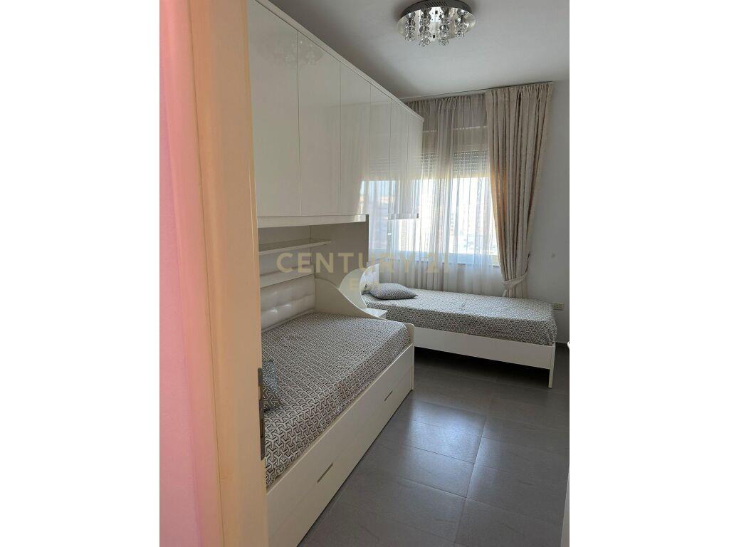 Apartament 2+1 me Qira prane Shkolles Eftali Koci, Durrës!