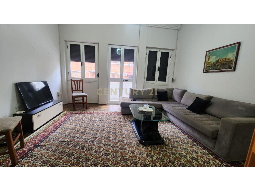 APARTAMENT 3+1+2 PER QIRA NE QENDER TE DURRESIT!