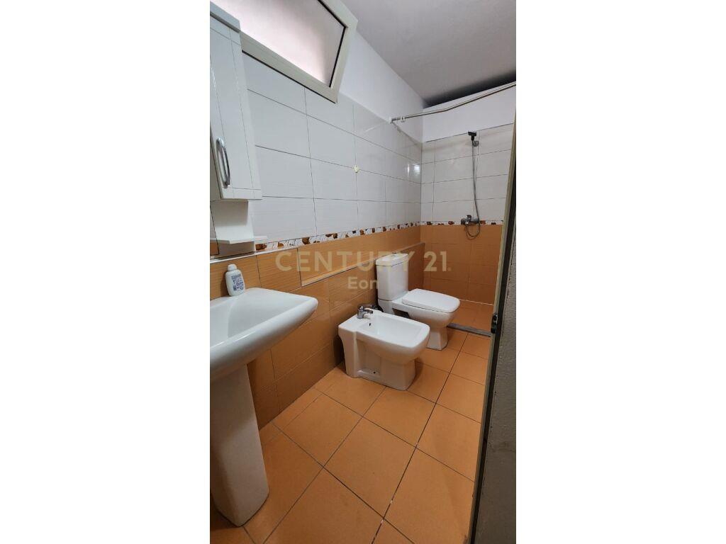 APARTAMENT 3+1+2 PER QIRA NE QENDER TE DURRESIT!