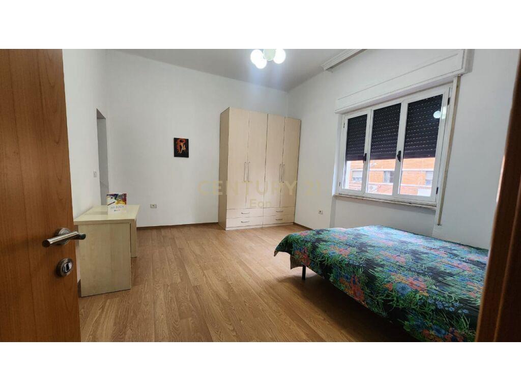 APARTAMENT 3+1+2 PER QIRA NE QENDER TE DURRESIT!