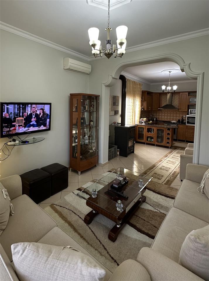 Shitet shtepi 3 kats ,2+1+1 ne rrugen Elbasan-Metalurgji