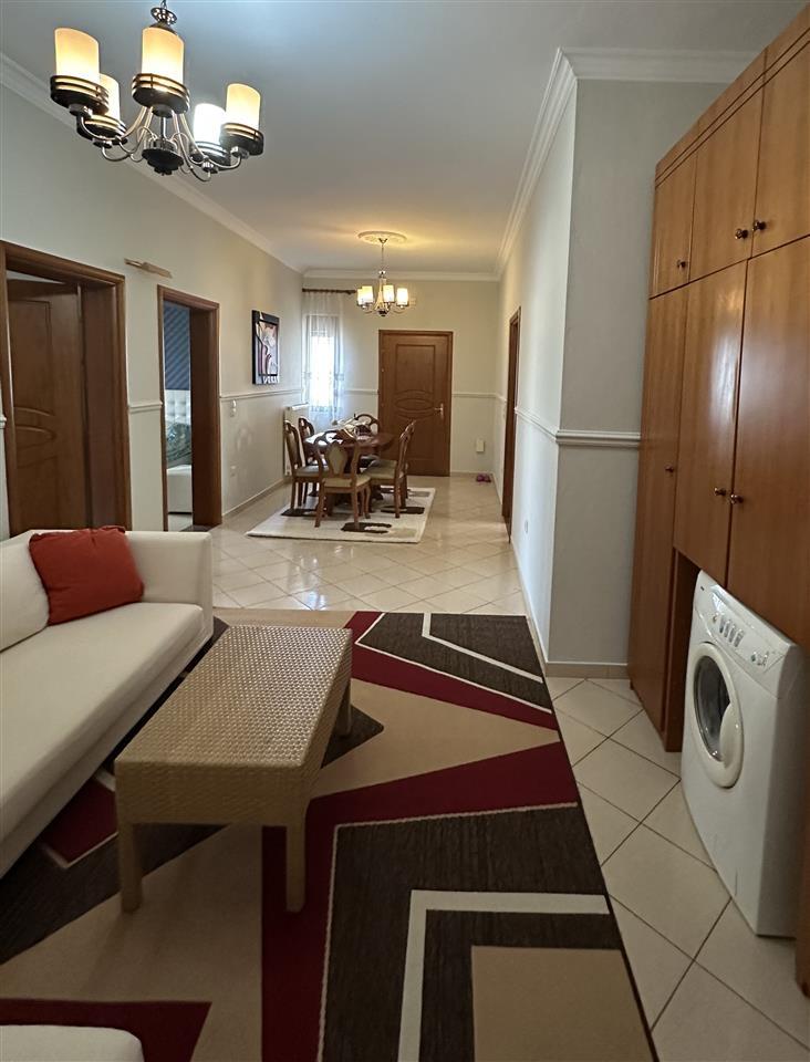 Shitet shtepi 3 kats ,2+1+1 ne rrugen Elbasan-Metalurgji