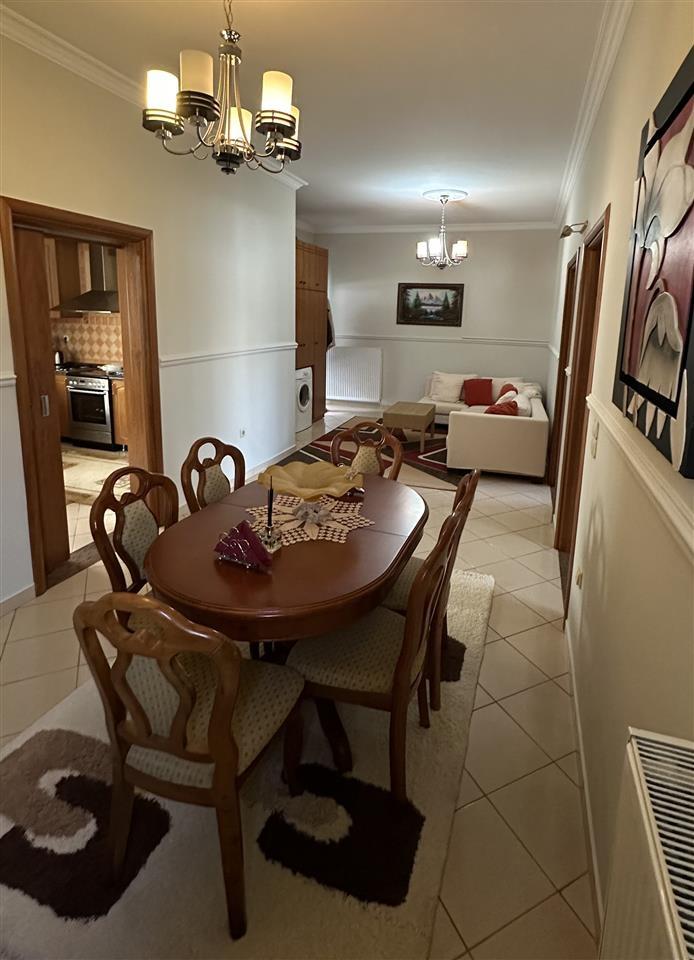 Shitet shtepi 3 kats ,2+1+1 ne rrugen Elbasan-Metalurgji