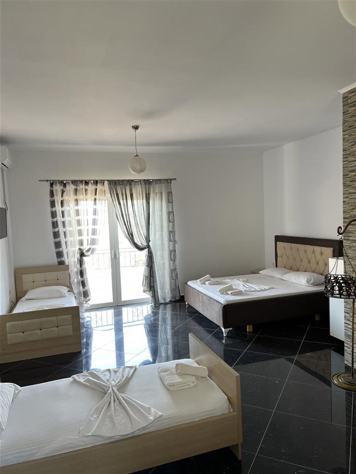 Ksamil 9 dhoma + 2 apartment