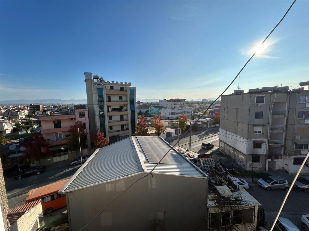 SHITET APARTAMENT 2+1 TEK KRYQI I KUQ DURRES!