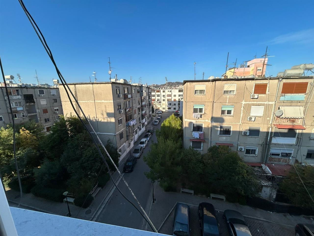 SHITET APARTAMENT 2+1 TEK KRYQI I KUQ DURRES!