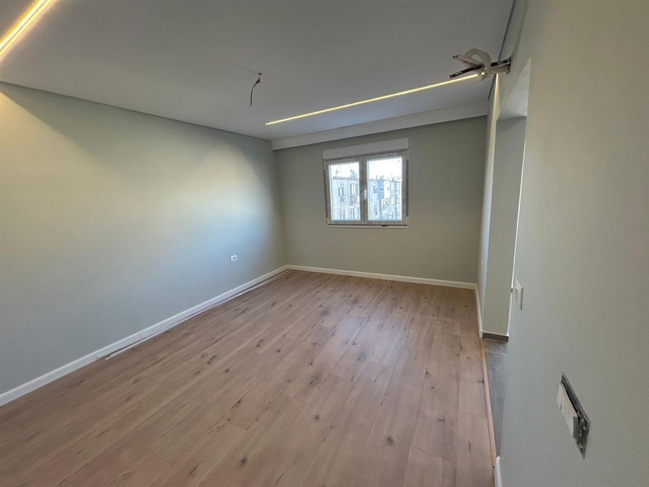 SHITET APARTAMENT 2+1 TEK KRYQI I KUQ DURRES!
