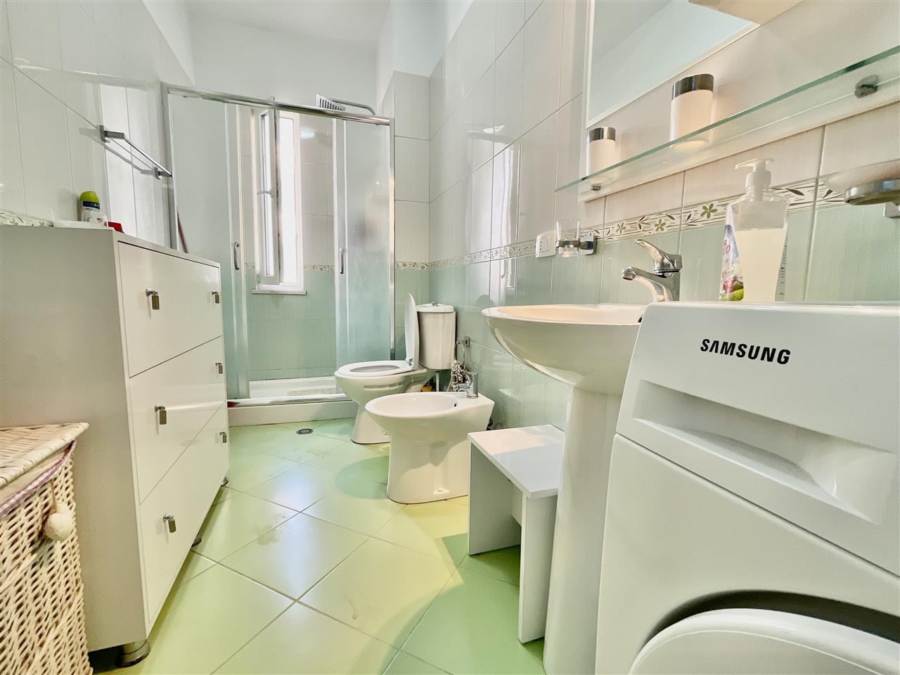 APARTAMENT 1+1 ME QERA DITORE/MUJORE NE LUNGOMARE