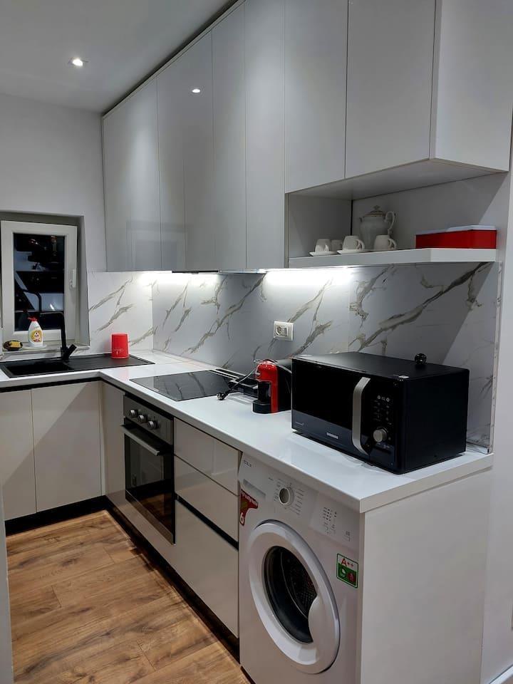 Jepet Shtepi me qera, ne Pallat Egzistues 1+1