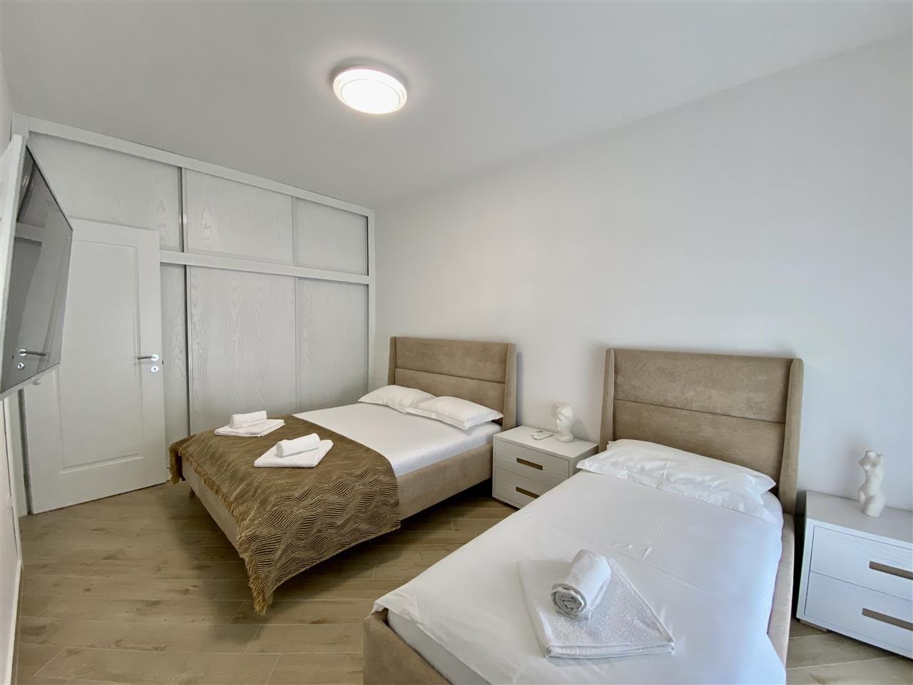 APARTAMENT 1+1 ME QERA DITORE/MUJORE NE LUNGOMARE