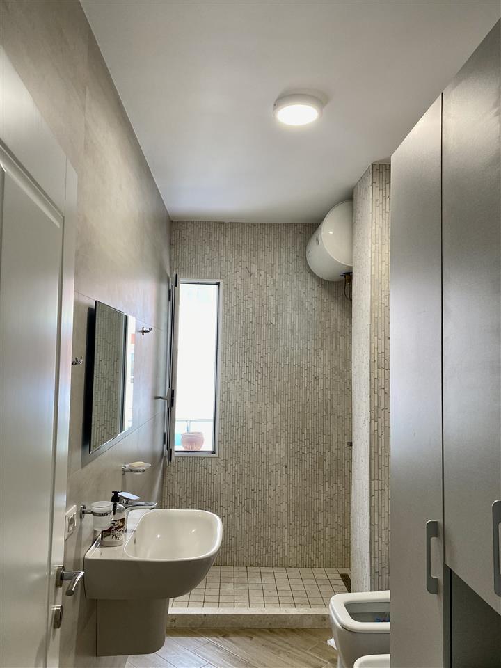 APARTAMENT 1+1 ME QERA DITORE/MUJORE NE LUNGOMARE