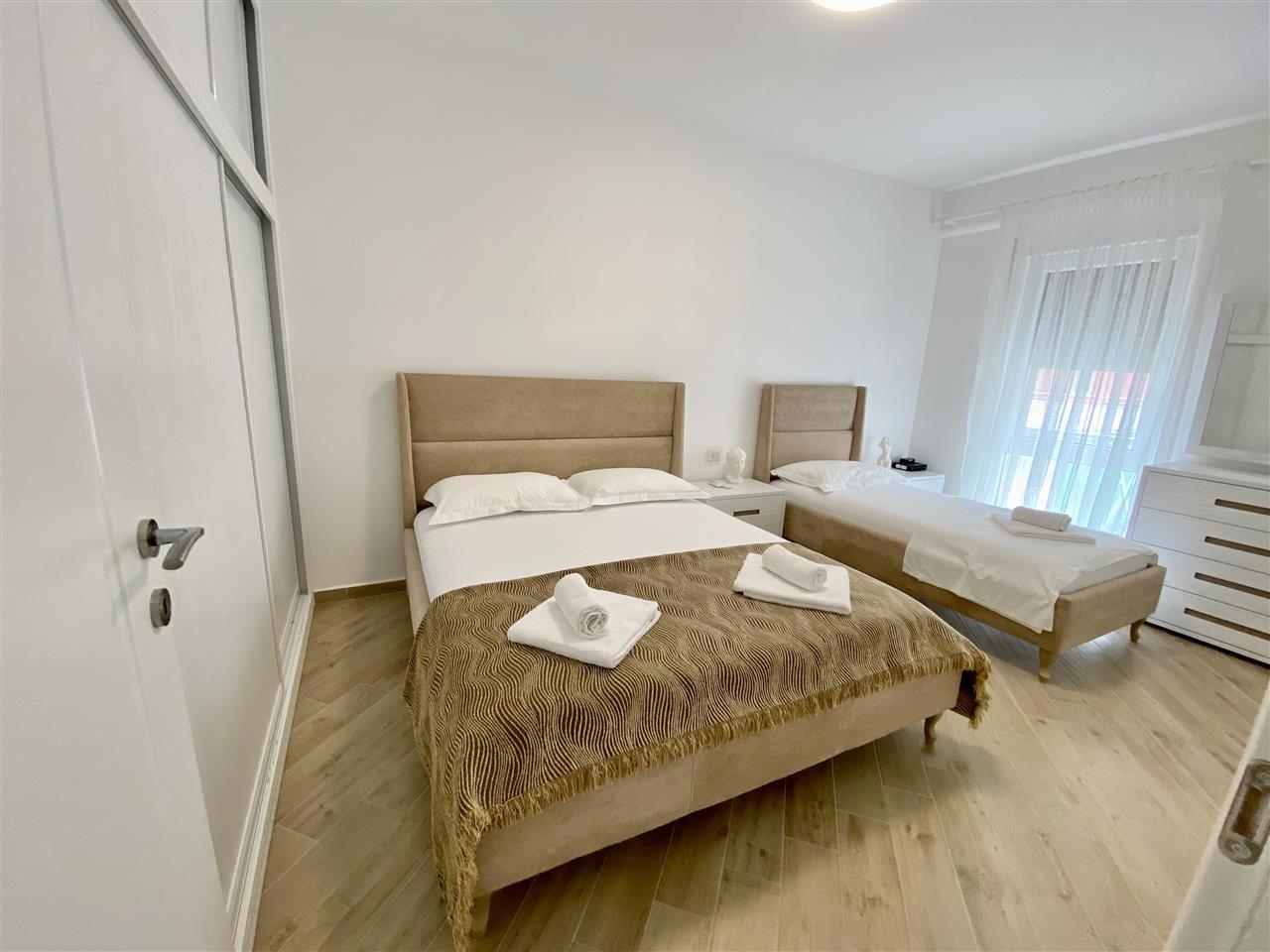 APARTAMENT 1+1 ME QERA DITORE/MUJORE NE LUNGOMARE