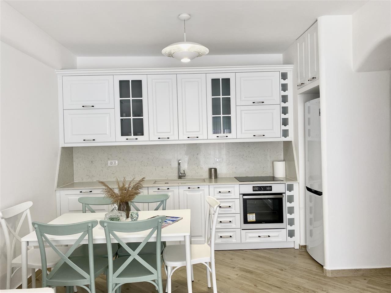 APARTAMENT 1+1 ME QERA DITORE/MUJORE NE LUNGOMARE