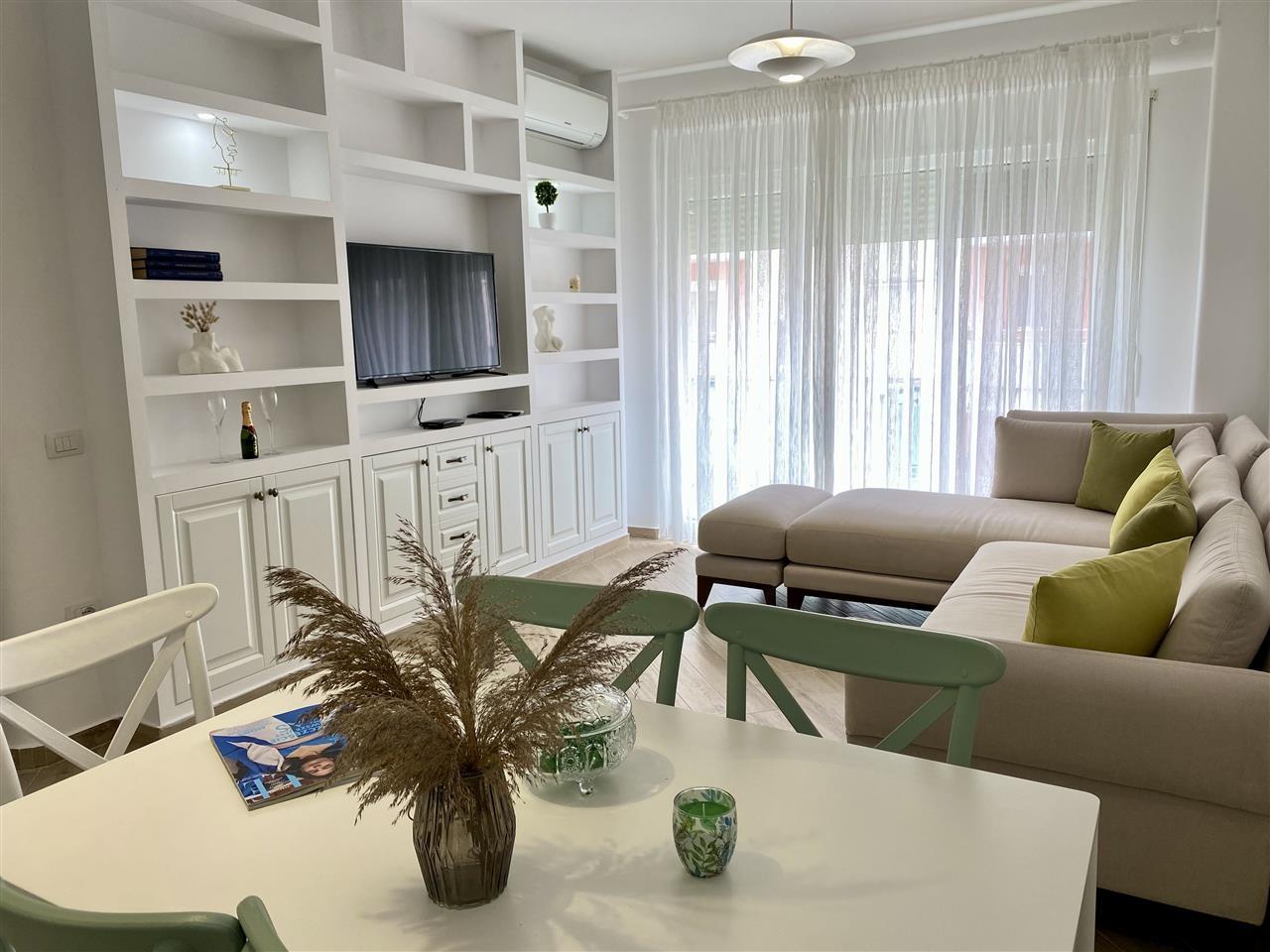 APARTAMENT 1+1 ME QERA DITORE/MUJORE NE LUNGOMARE