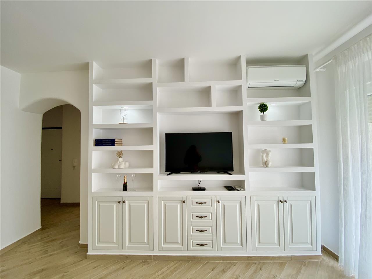 APARTAMENT 1+1 ME QERA DITORE/MUJORE NE LUNGOMARE